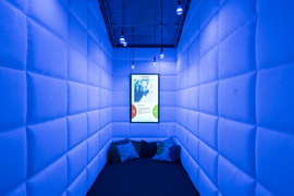 «Cringer», instal·lació creada per a l’exposició per Bàrbara Alca | © CCCB, Aleix Plademunt, 2022