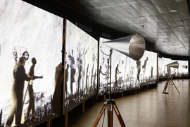 William Kentridge,"More Sweetly Play the Dance", 2015. Videoinstalación. | © CCCB, 2020. Autor: Gunnar Knechtel