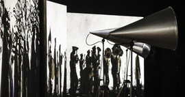 William Kentridge,"More Sweetly Play the Dance", 2015. Videoinstalación. | © CCCB, 2020. Autor: Martí E. Berenguer