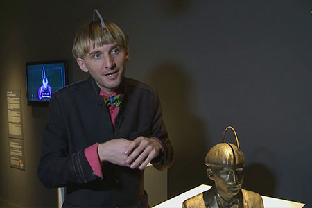 Neil Harbisson talks about the "Soundcromatic head" (Cyborg Foundation)